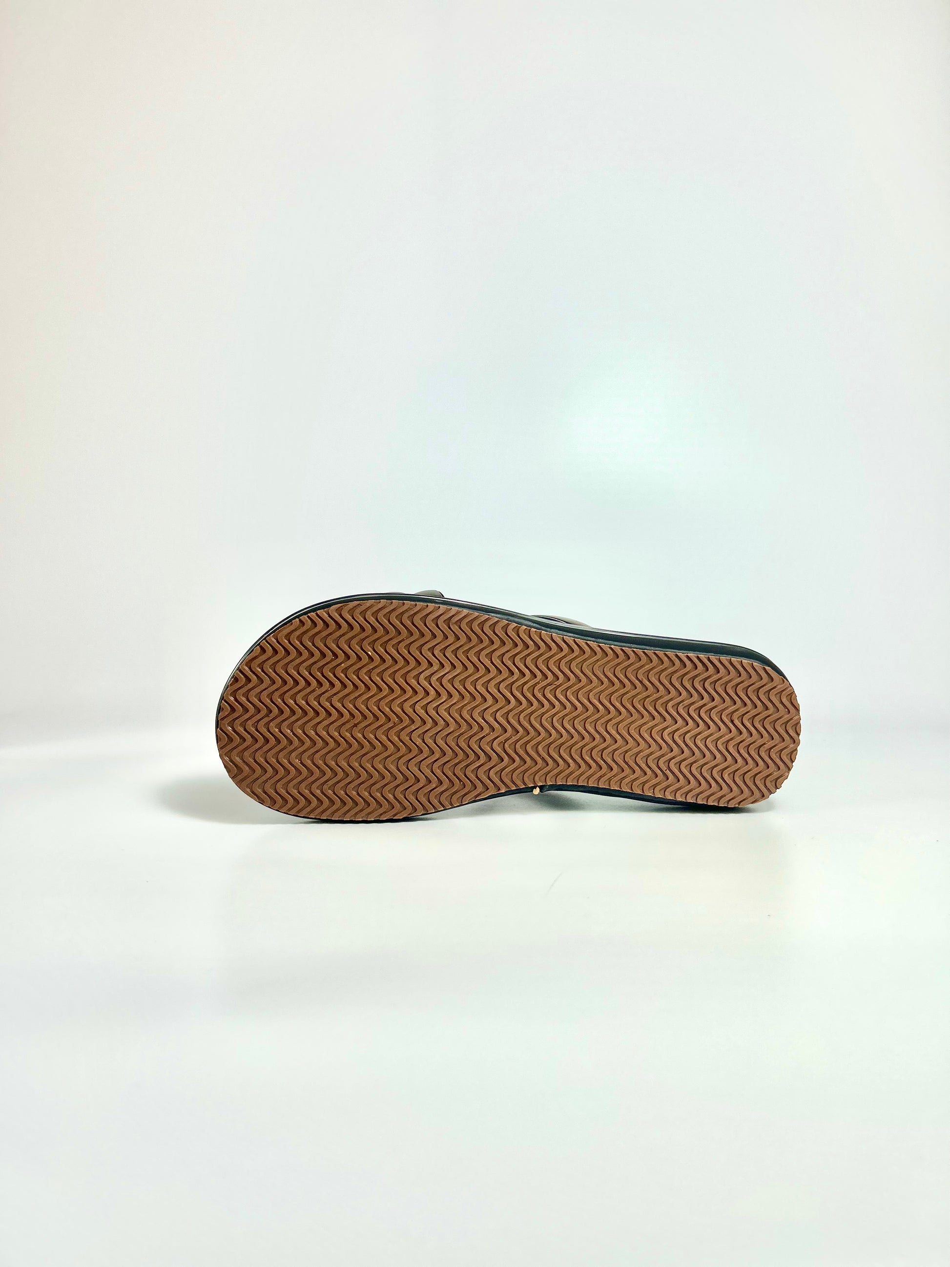 The Soft Rise – Black Flatform Slip-On