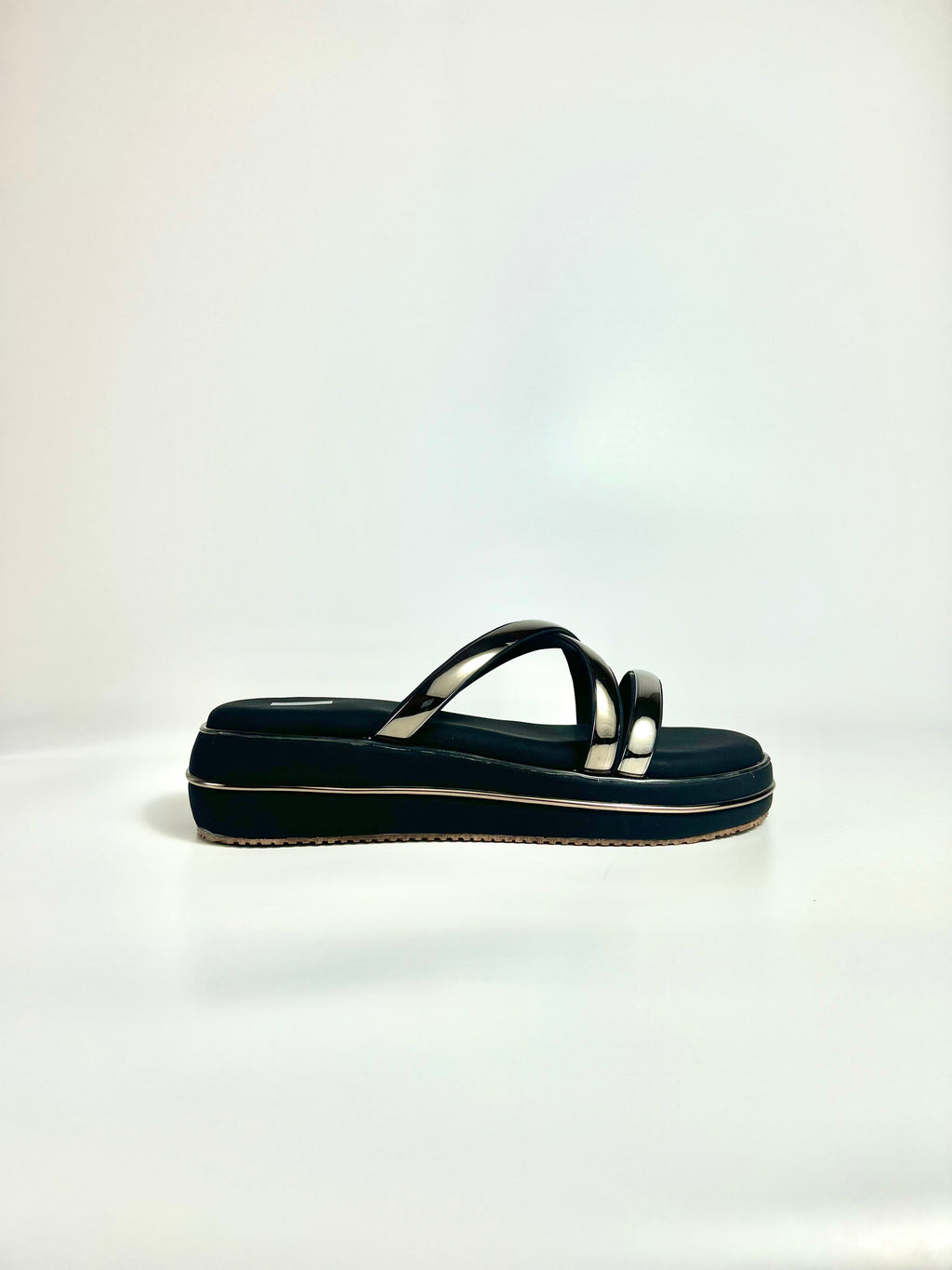 The Soft Rise – Black Flatform Slip-On