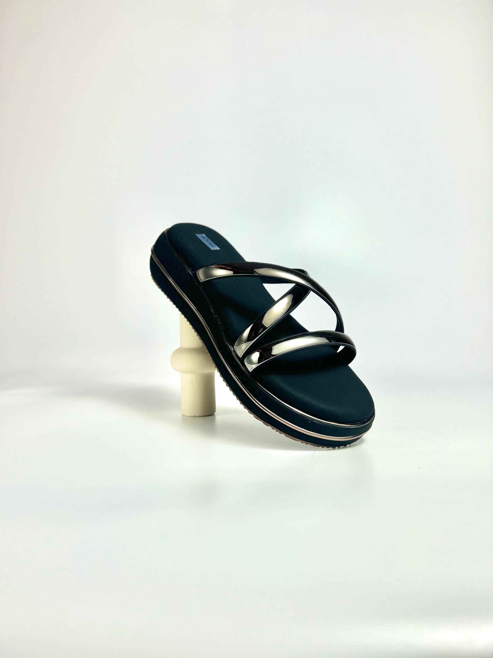 The Soft Rise – Black Flatform Slip-On