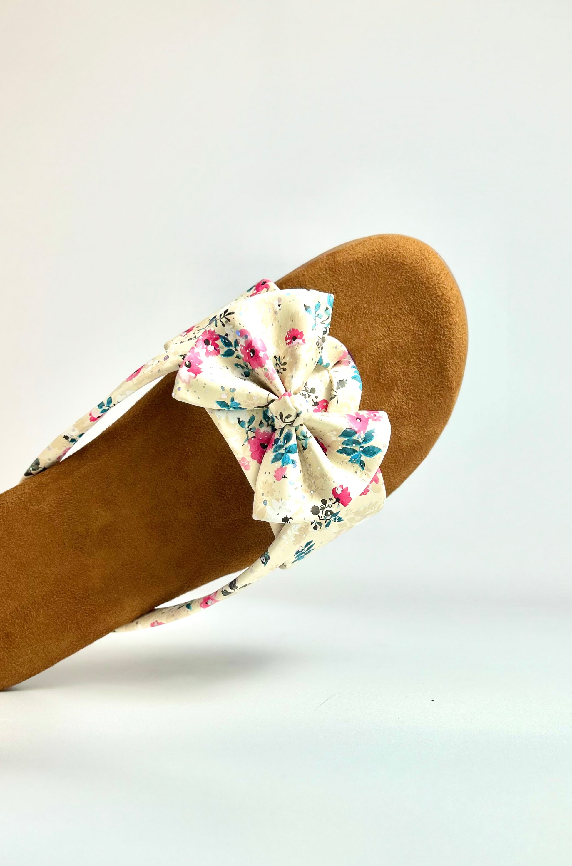 The Petal Pause – Cream Floral Slip-On Flat