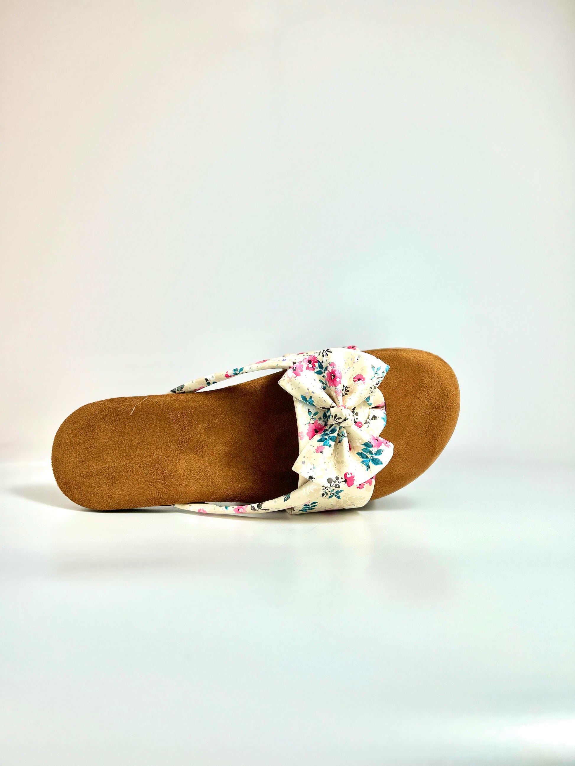 The Petal Pause – Cream Floral Slip-On Flat