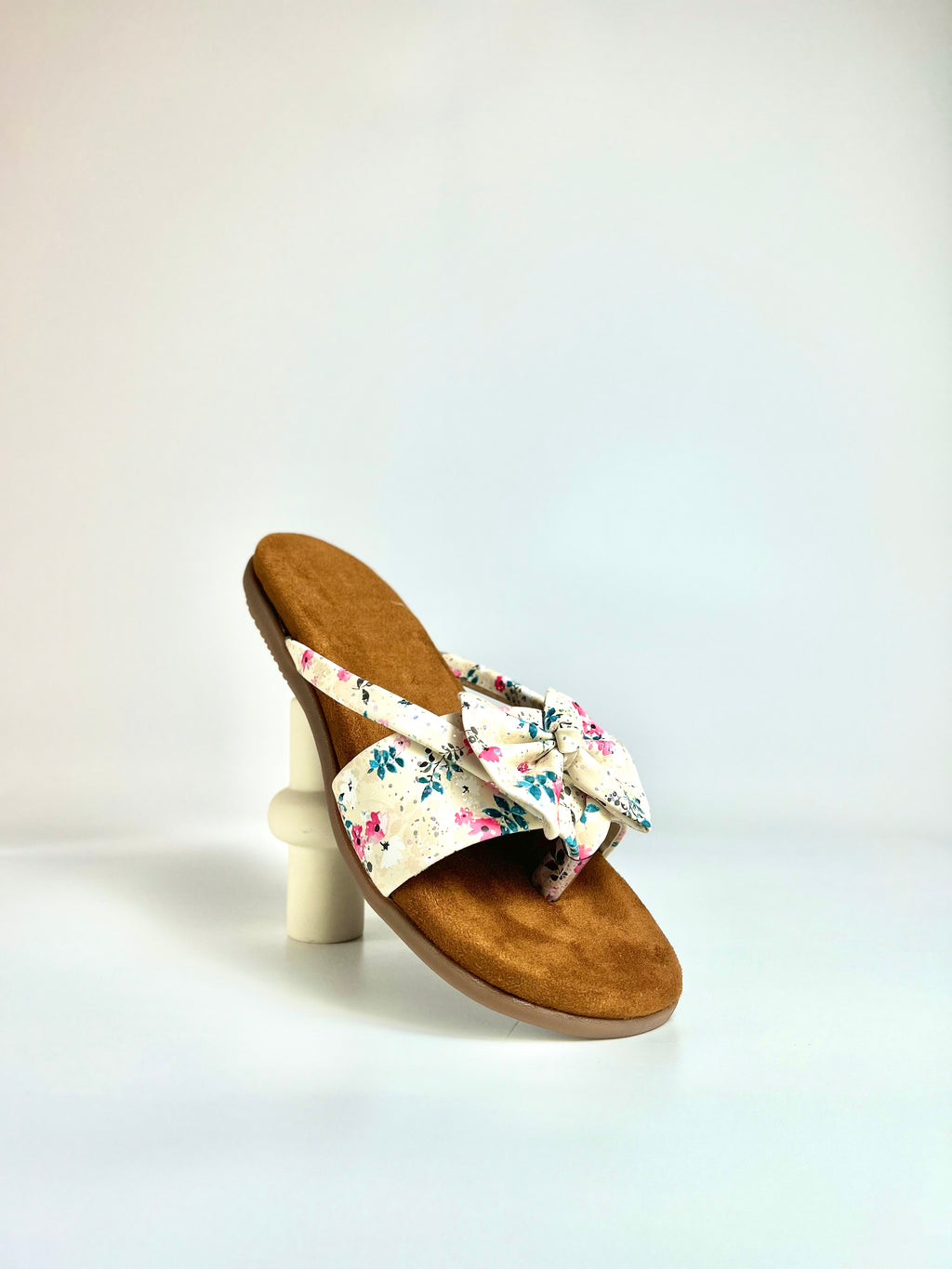 The Petal Pause – Cream Floral Slip-On Flat