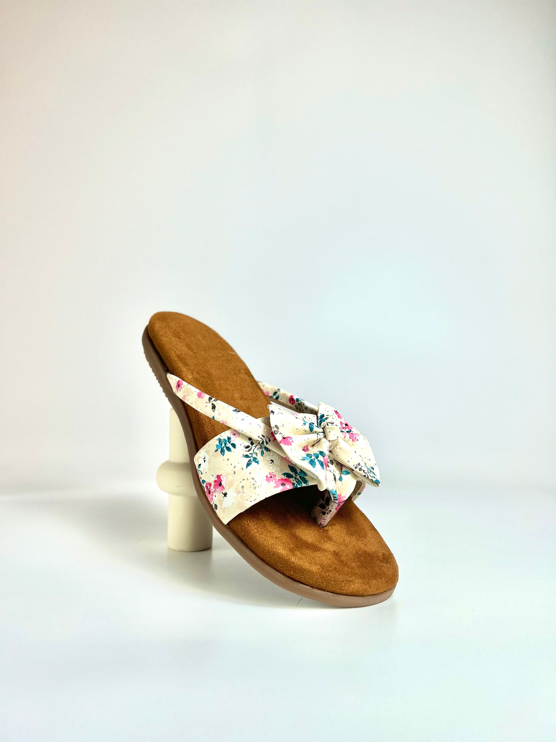 The Petal Pause – Cream Floral Slip-On Flat